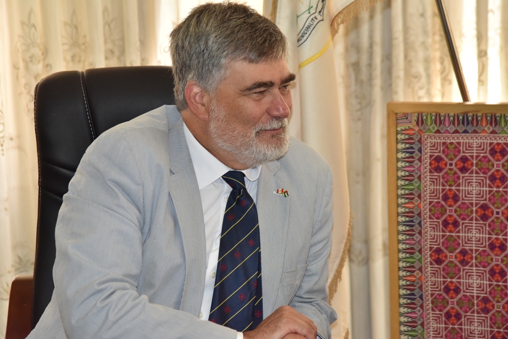 سلمان يستقبل ممثل كندا دوجلاس سكوت براودفوت