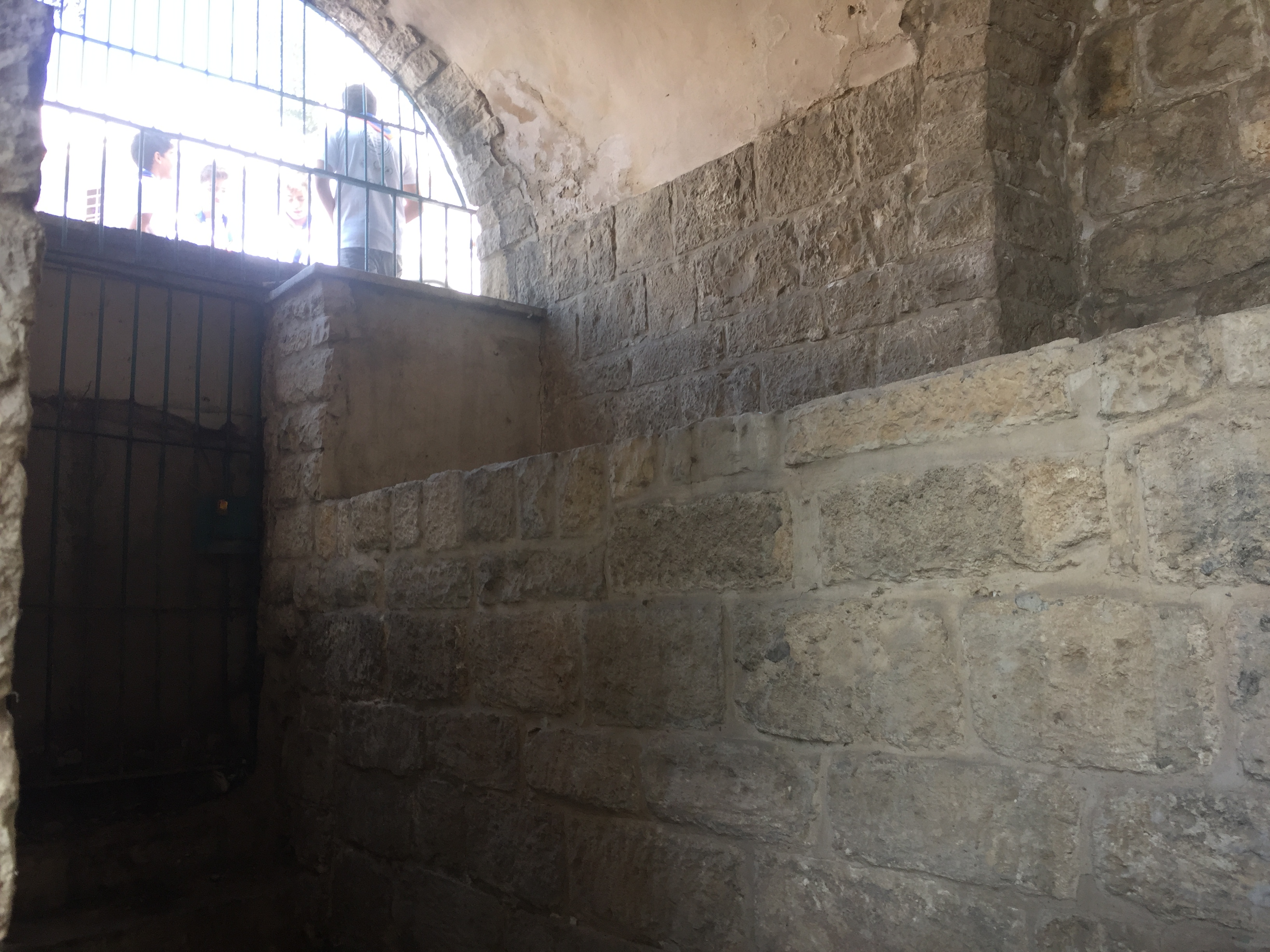 حملة تطوعية لتنظيف الأماكن السياحية والأثرية في بيت لحم تحت عنوان  (معا من أجل مدينة نظيفة وحضارية) 