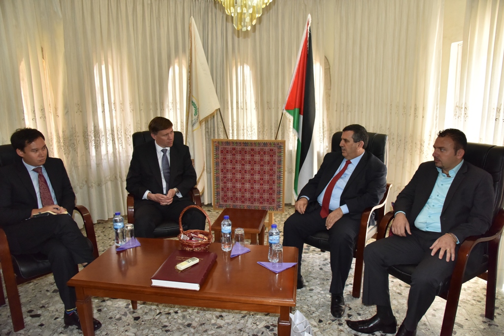 سلمان يستقبل القنصل البريطاني العام الجديد في القدس 