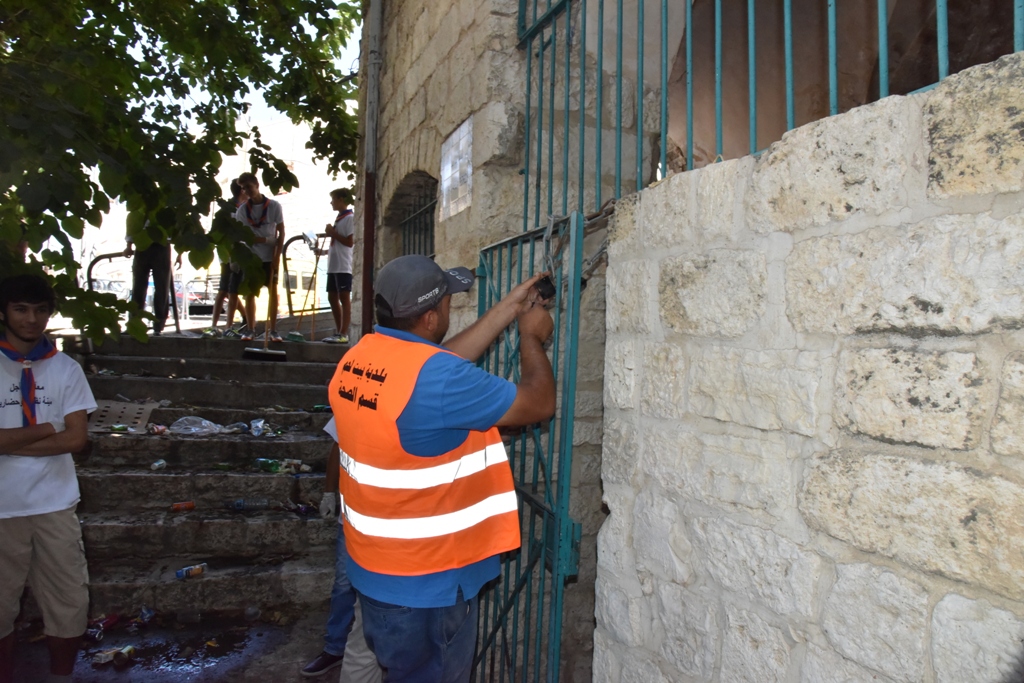 حملة تطوعية لتنظيف الأماكن السياحية والأثرية في بيت لحم تحت عنوان  (معا من أجل مدينة نظيفة وحضارية) 