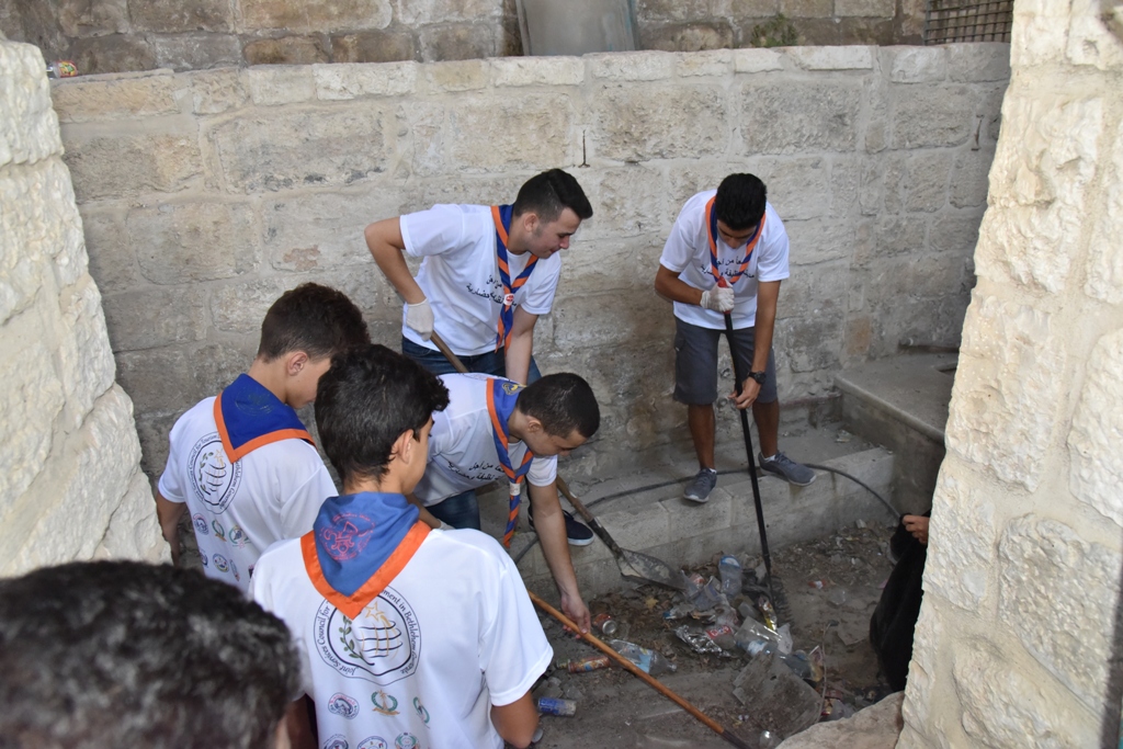 حملة تطوعية لتنظيف الأماكن السياحية والأثرية في بيت لحم تحت عنوان  (معا من أجل مدينة نظيفة وحضارية) 