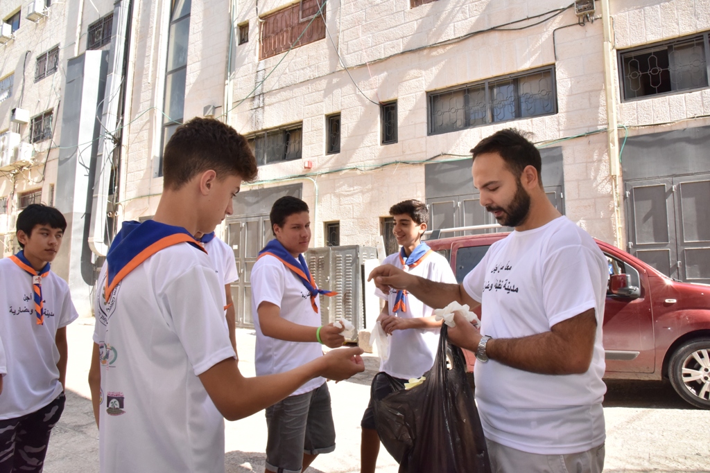 حملة تطوعية لتنظيف الأماكن السياحية والأثرية في بيت لحم تحت عنوان  (معا من أجل مدينة نظيفة وحضارية) 