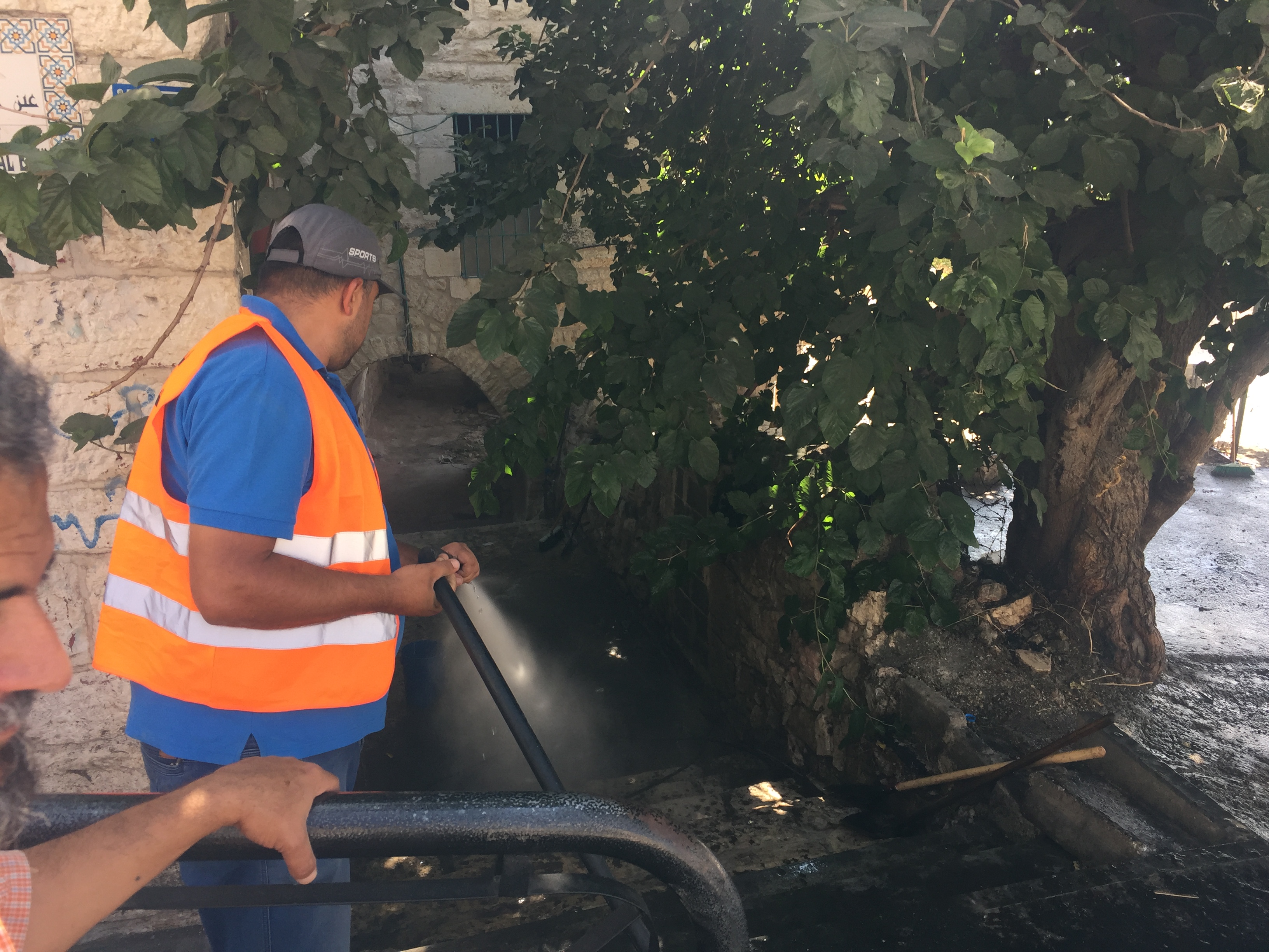 حملة تطوعية لتنظيف الأماكن السياحية والأثرية في بيت لحم تحت عنوان  (معا من أجل مدينة نظيفة وحضارية) 