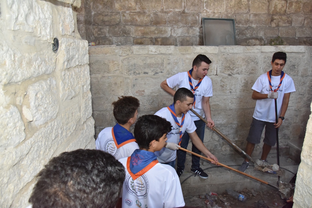 حملة تطوعية لتنظيف الأماكن السياحية والأثرية في بيت لحم تحت عنوان  (معا من أجل مدينة نظيفة وحضارية) 