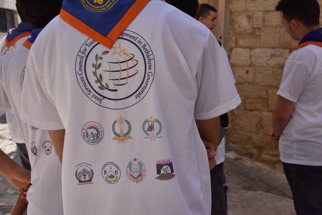 حملة تطوعية لتنظيف الأماكن السياحية والأثرية في بيت لحم تحت عنوان  (معا من أجل مدينة نظيفة وحضارية) 