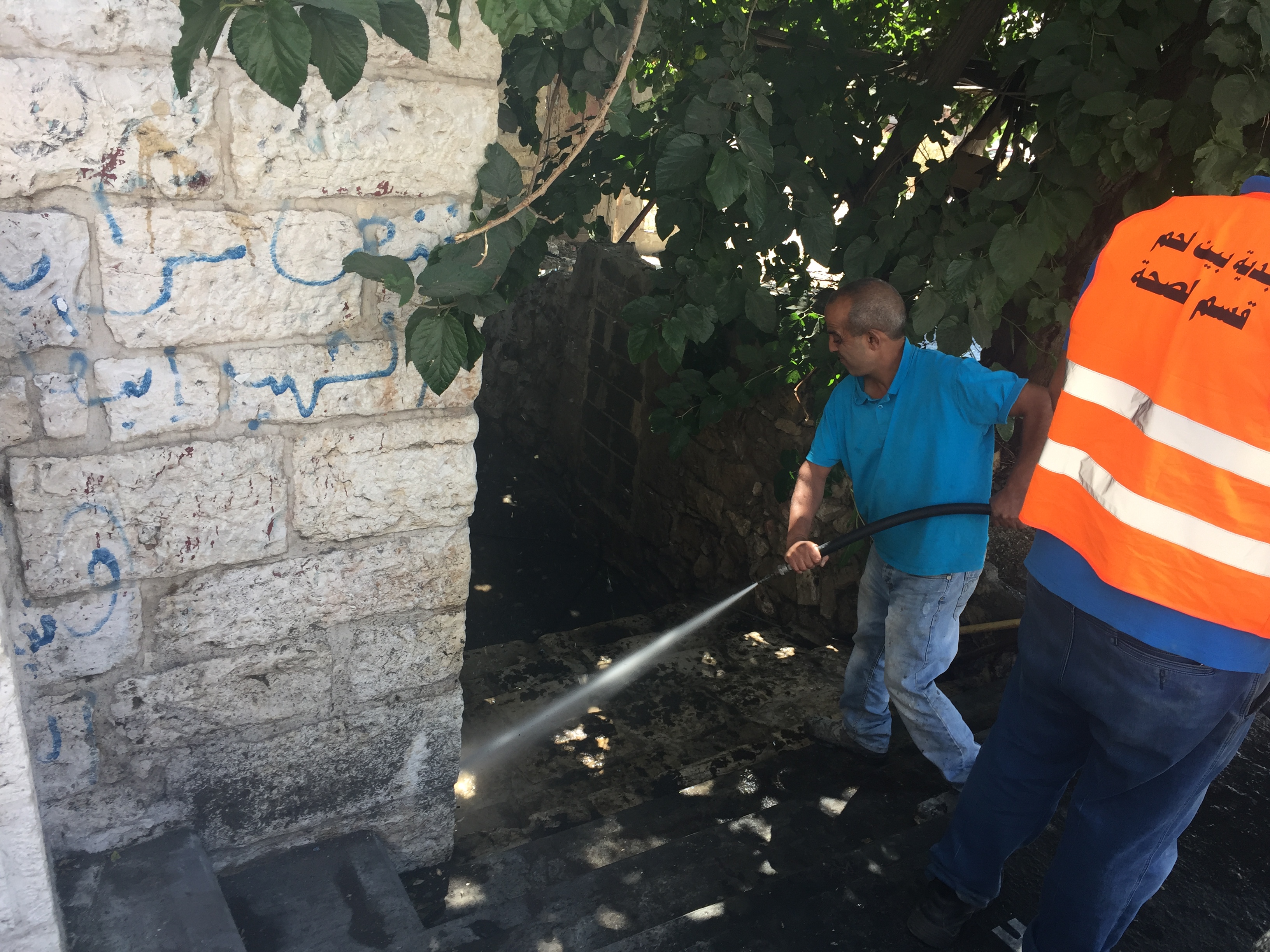 حملة تطوعية لتنظيف الأماكن السياحية والأثرية في بيت لحم تحت عنوان  (معا من أجل مدينة نظيفة وحضارية) 