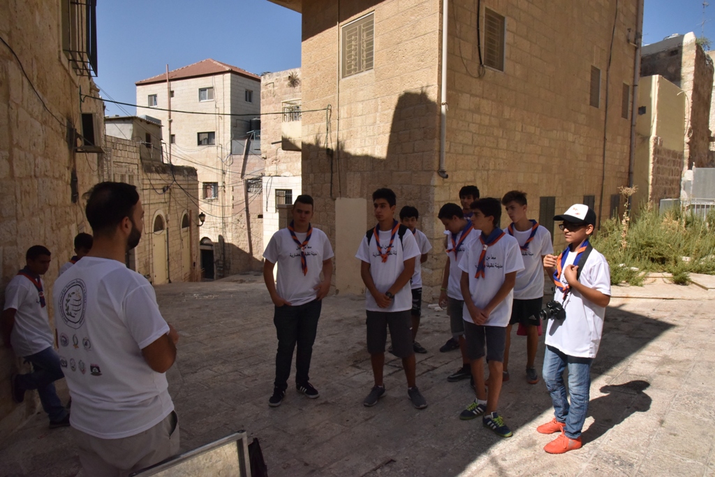 حملة تطوعية لتنظيف الأماكن السياحية والأثرية في بيت لحم تحت عنوان  (معا من أجل مدينة نظيفة وحضارية) 