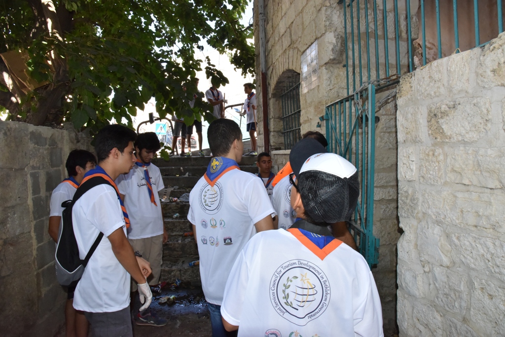 حملة تطوعية لتنظيف الأماكن السياحية والأثرية في بيت لحم تحت عنوان  (معا من أجل مدينة نظيفة وحضارية) 