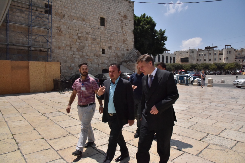 سلمان يستقبل القنصل البريطاني العام الجديد في القدس 