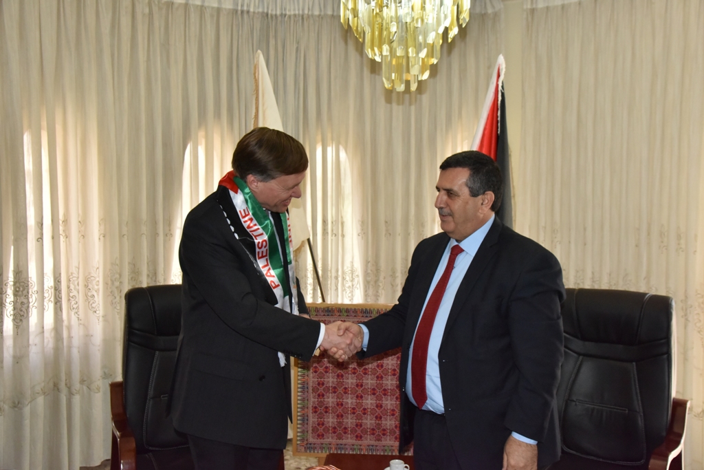 سلمان يستقبل القنصل البريطاني العام الجديد في القدس 