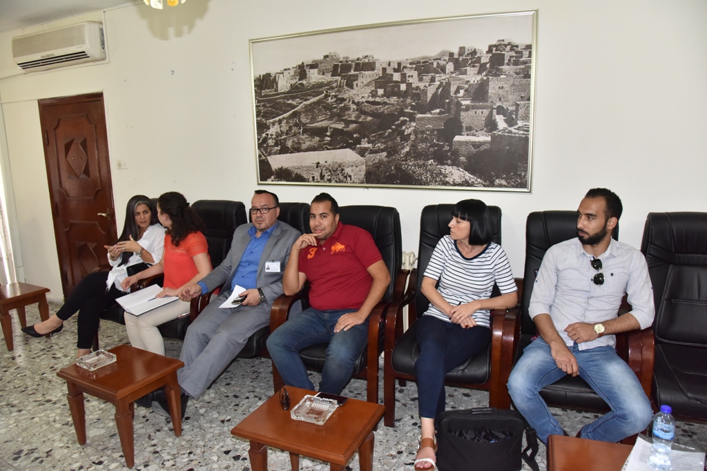 لقاء في بلدية بيت لحم للوقوف على ترتيبات الزينة الخاصة بشجرة عيد الميلاد المجيد وساحة المهد 