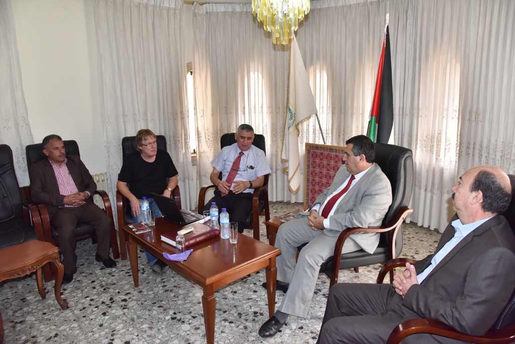 لقاء في بلدية بيت لحم للوقوف على ترتيبات الزينة الخاصة بشجرة عيد الميلاد المجيد وساحة المهد 