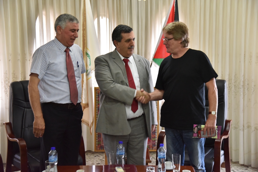 لقاء في بلدية بيت لحم للوقوف على ترتيبات الزينة الخاصة بشجرة عيد الميلاد المجيد وساحة المهد 