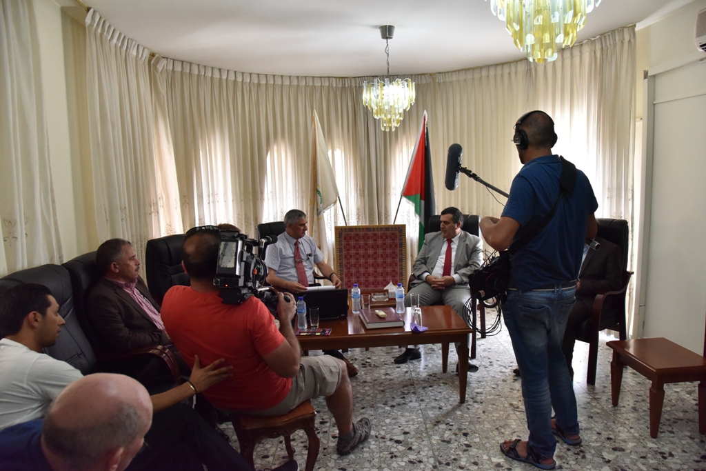 لقاء في بلدية بيت لحم للوقوف على ترتيبات الزينة الخاصة بشجرة عيد الميلاد المجيد وساحة المهد 