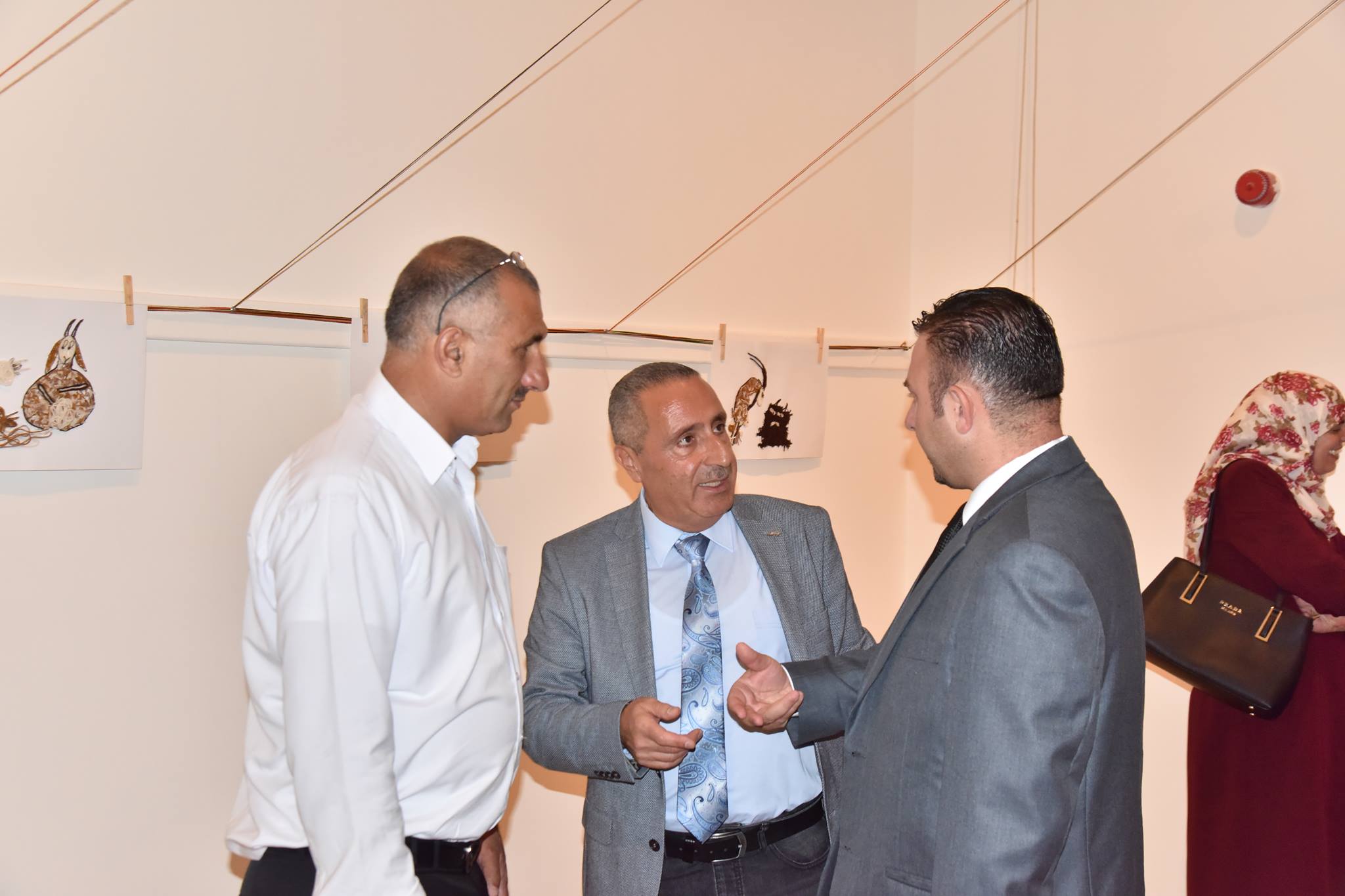 تحت رعاية بلدية بيت لحم يطلق نائب رئيس بلدية بيت لحم حنا حنانيا كتاب "قصة من بلدي"  