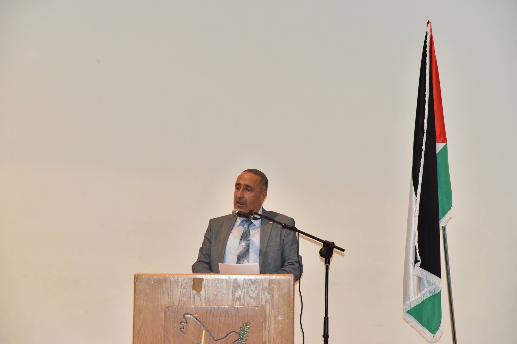 تحت رعاية بلدية بيت لحم يطلق نائب رئيس بلدية بيت لحم حنا حنانيا كتاب "قصة من بلدي"  