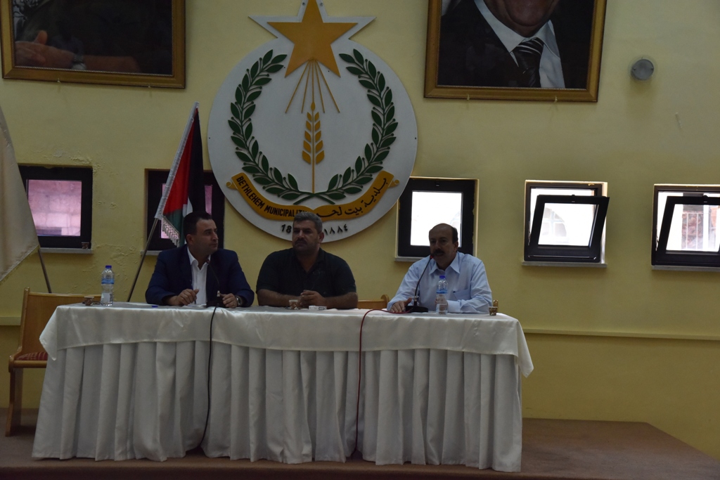 لجنة التخطيط الإستراتيجي تعقد ورشة عمل لجميع مدراء الدوائر ورؤساء الأقسام بهدف استعراض مراحل اعداد الخطة التنموية الإستراتيجية لمدينة بيت لحم 2018-2021