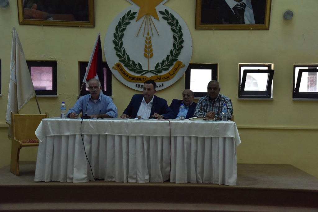 لجنة التخطيط الإستراتيجي تعقد ورشة عمل لجميع مدراء الدوائر ورؤساء الأقسام بهدف استعراض مراحل اعداد الخطة التنموية الإستراتيجية لمدينة بيت لحم 2018-2021