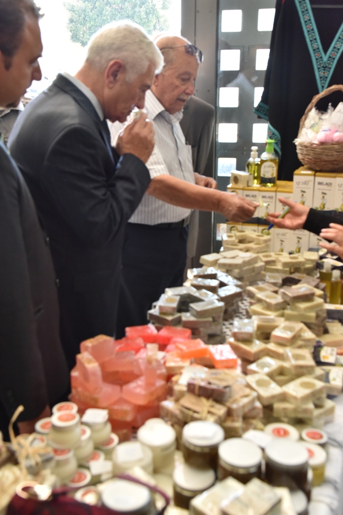 بالتعاون مع بلدية بيت لحم معرض للمنتجات التراثية الفلسطينية في مركز السلام