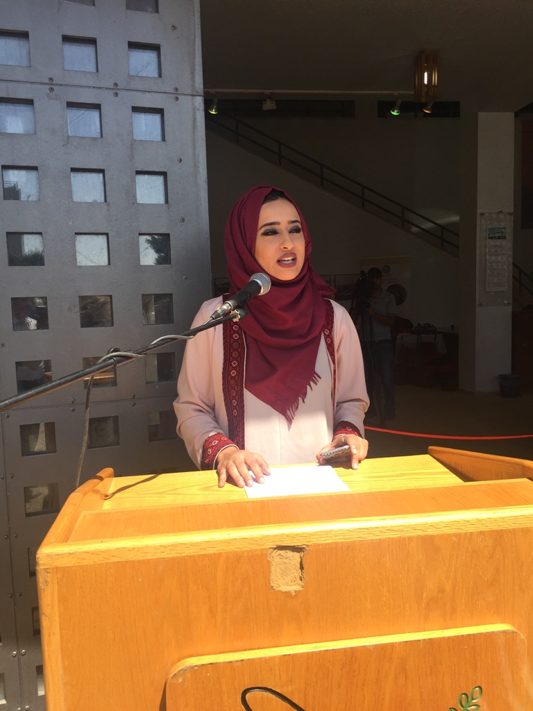 بالتعاون مع بلدية بيت لحم معرض للمنتجات التراثية الفلسطينية في مركز السلام