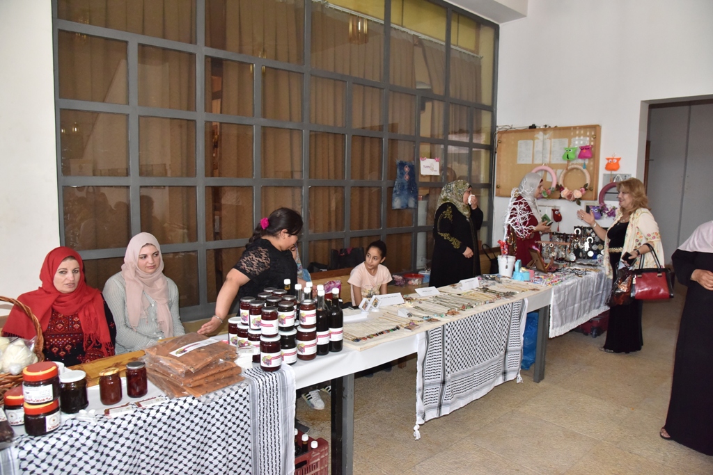 بالتعاون مع بلدية بيت لحم معرض للمنتجات التراثية الفلسطينية في مركز السلام