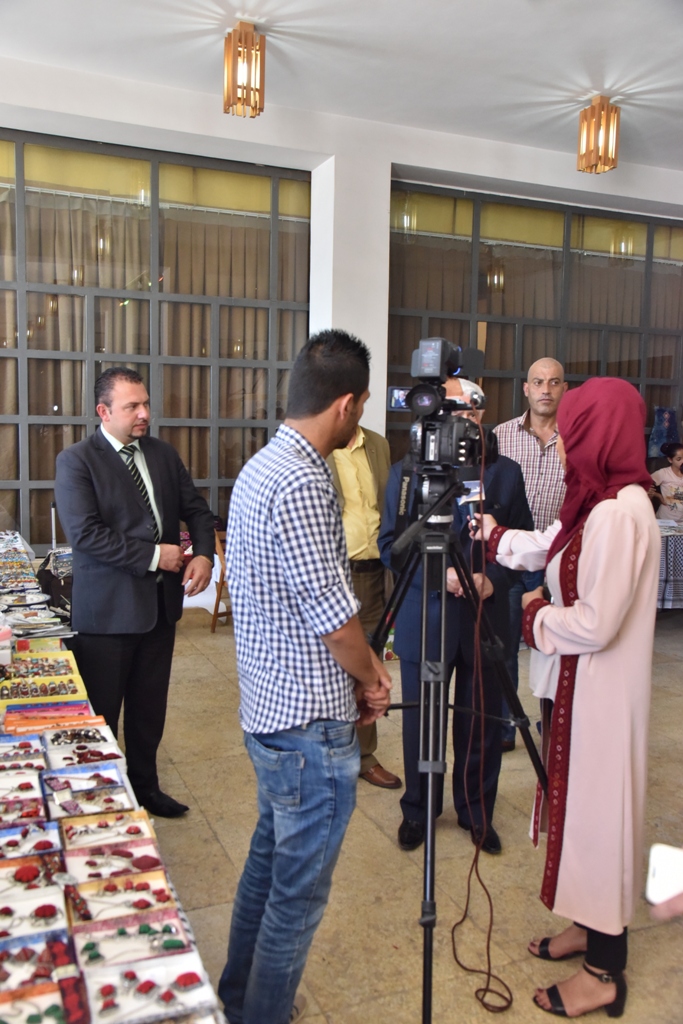 بالتعاون مع بلدية بيت لحم معرض للمنتجات التراثية الفلسطينية في مركز السلام