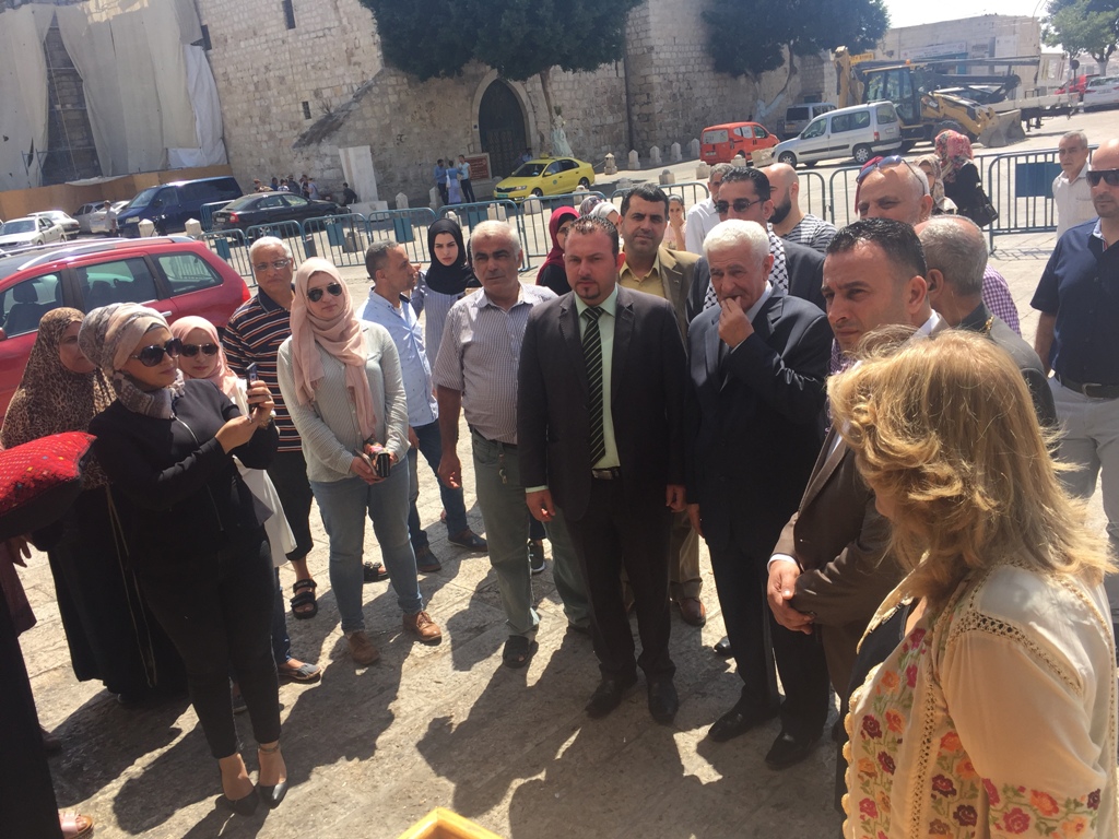 بالتعاون مع بلدية بيت لحم معرض للمنتجات التراثية الفلسطينية في مركز السلام