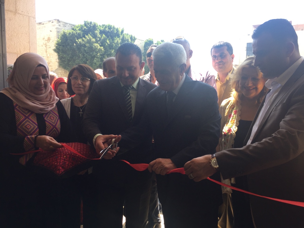 بالتعاون مع بلدية بيت لحم معرض للمنتجات التراثية الفلسطينية في مركز السلام