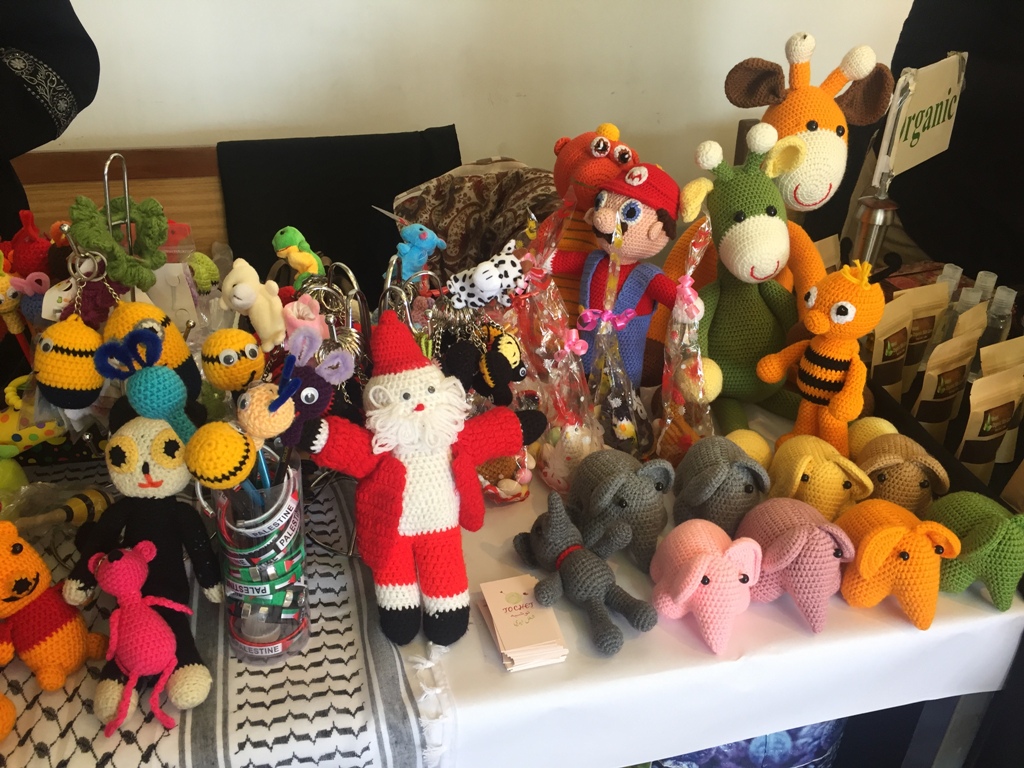 بالتعاون مع بلدية بيت لحم معرض للمنتجات التراثية الفلسطينية في مركز السلام