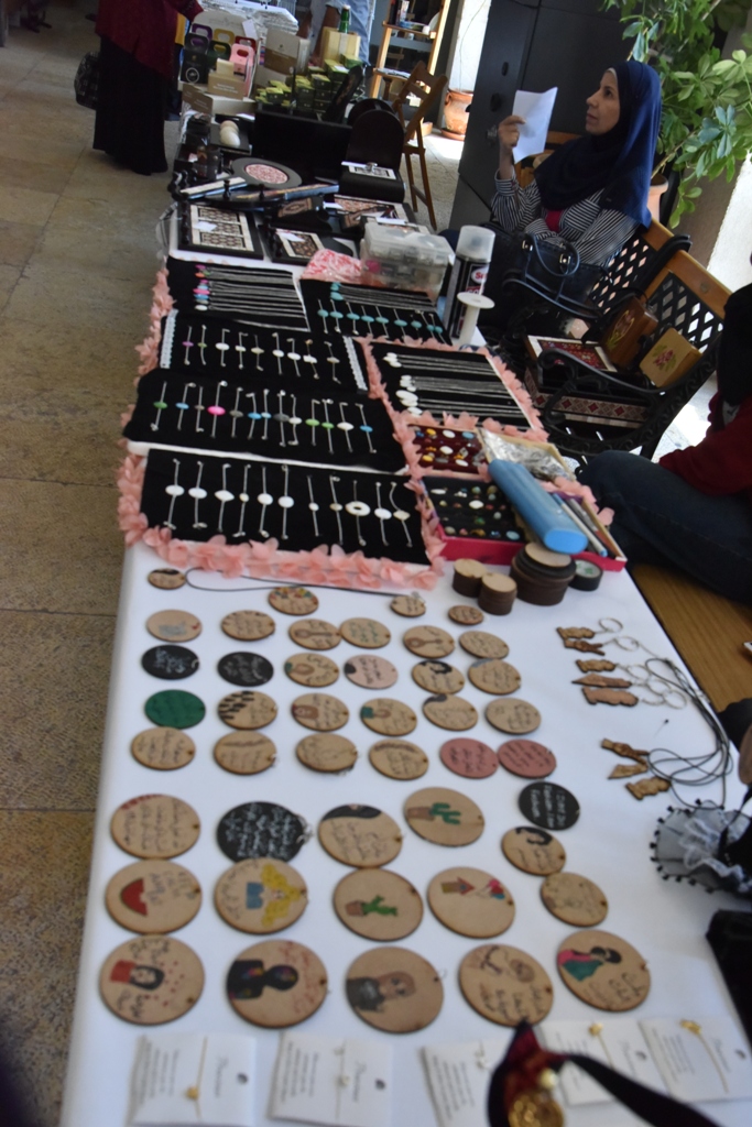 بالتعاون مع بلدية بيت لحم معرض للمنتجات التراثية الفلسطينية في مركز السلام