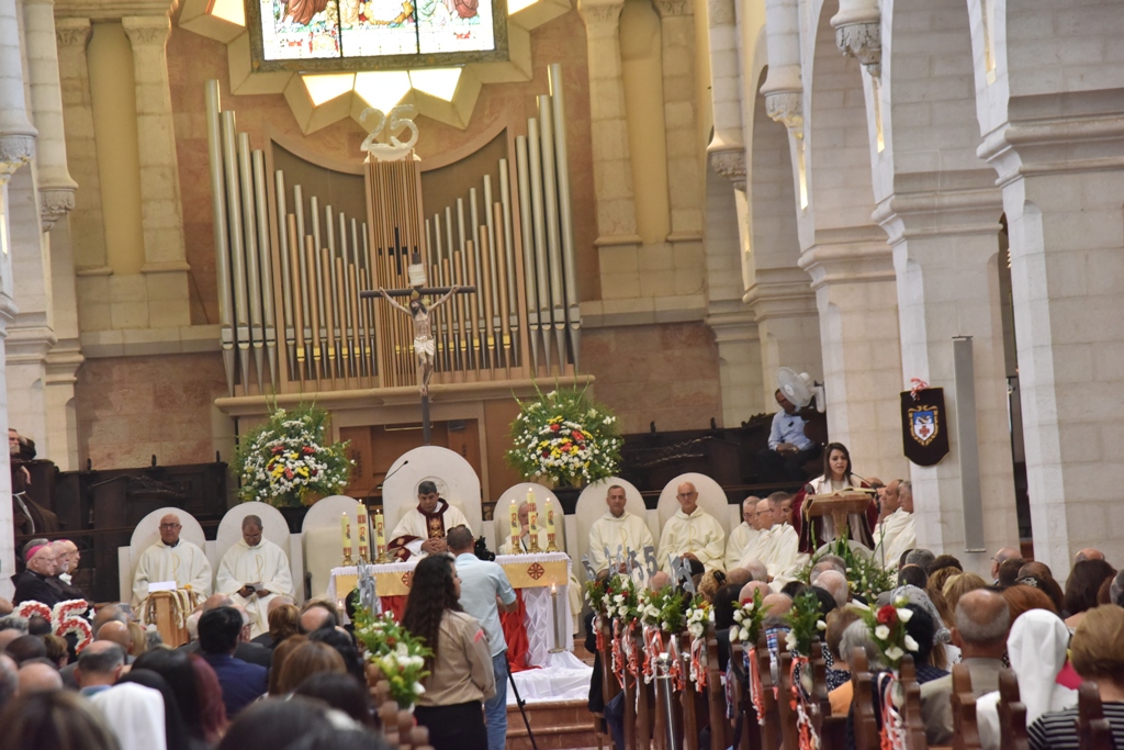 سلمان يمنح الاب فلتس مواطنة الشرف لمدينة بيت لحم في احتفال اليوبيل الفضي لرسامته الكهنوتية 