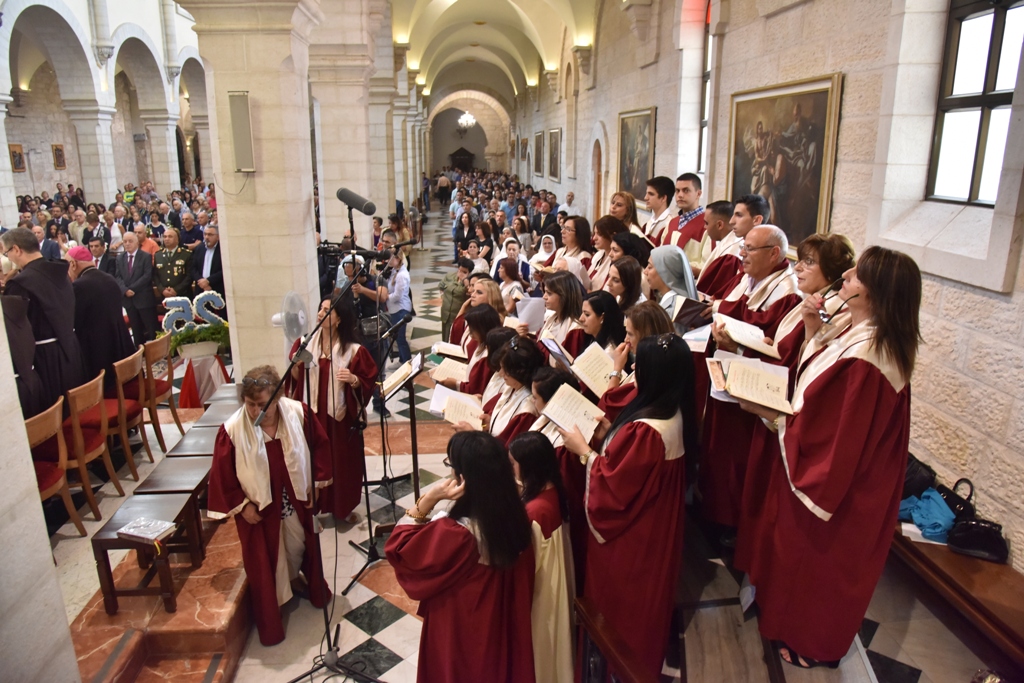 سلمان يمنح الاب فلتس مواطنة الشرف لمدينة بيت لحم في احتفال اليوبيل الفضي لرسامته الكهنوتية 