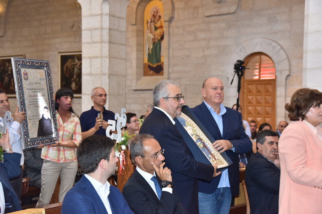 سلمان يمنح الاب فلتس مواطنة الشرف لمدينة بيت لحم في احتفال اليوبيل الفضي لرسامته الكهنوتية 