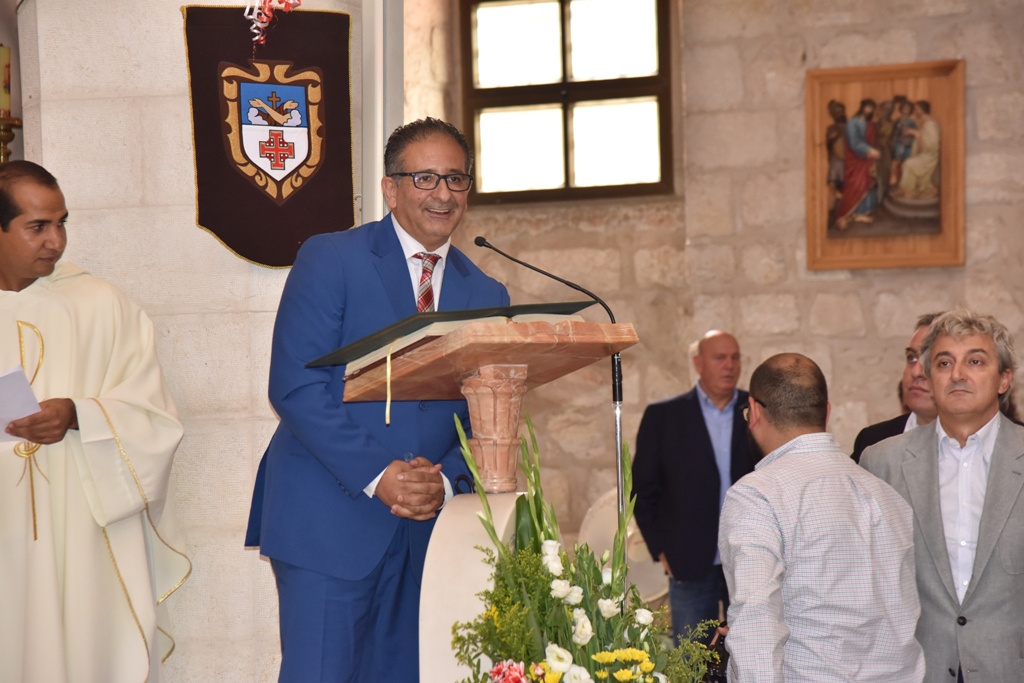 سلمان يمنح الاب فلتس مواطنة الشرف لمدينة بيت لحم في احتفال اليوبيل الفضي لرسامته الكهنوتية 