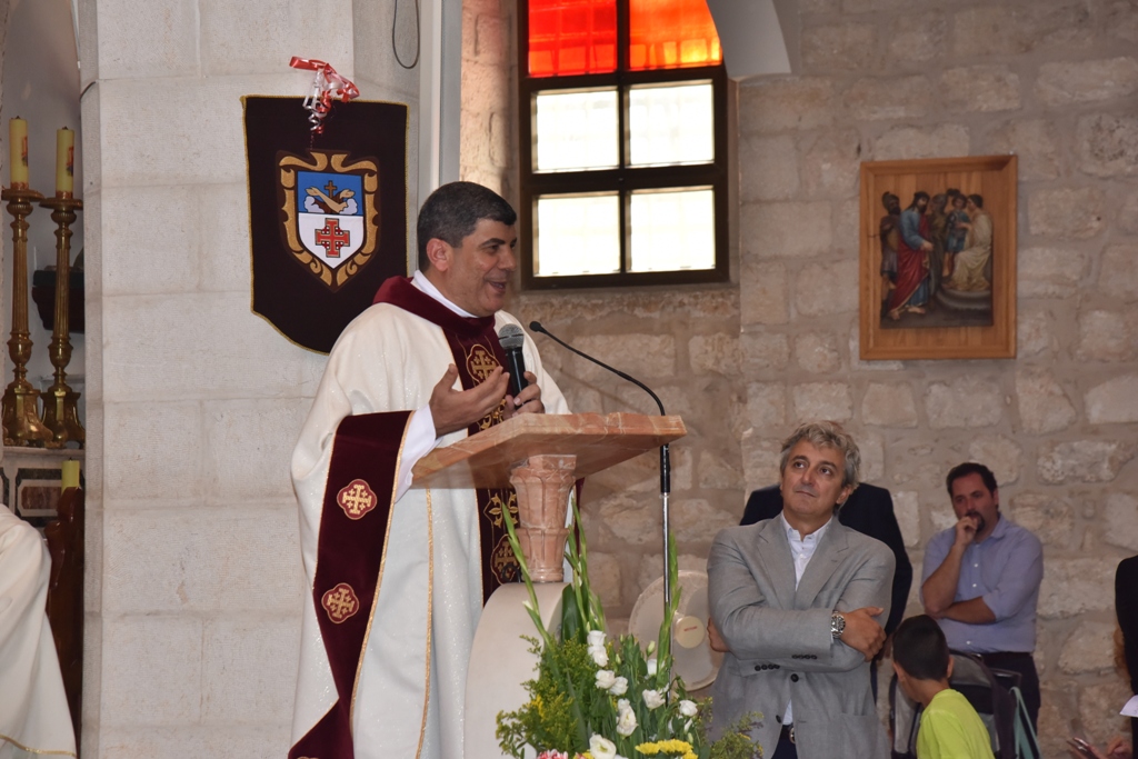 سلمان يمنح الاب فلتس مواطنة الشرف لمدينة بيت لحم في احتفال اليوبيل الفضي لرسامته الكهنوتية 