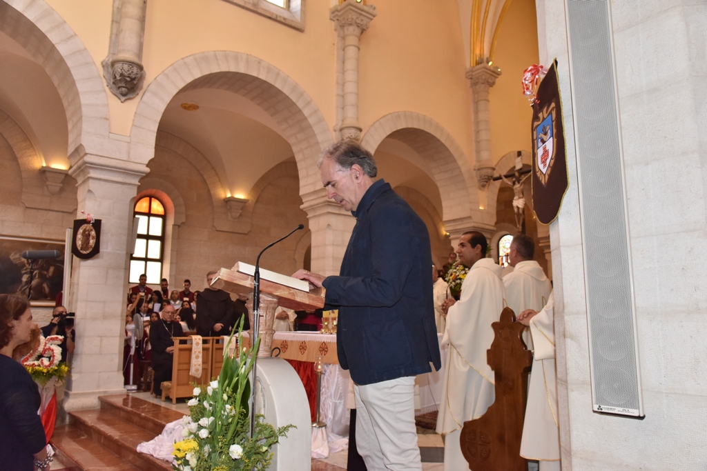 سلمان يمنح الاب فلتس مواطنة الشرف لمدينة بيت لحم في احتفال اليوبيل الفضي لرسامته الكهنوتية 