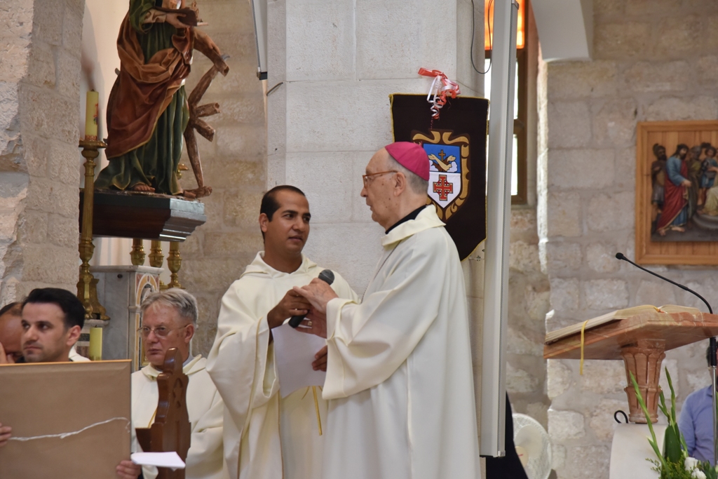 سلمان يمنح الاب فلتس مواطنة الشرف لمدينة بيت لحم في احتفال اليوبيل الفضي لرسامته الكهنوتية 