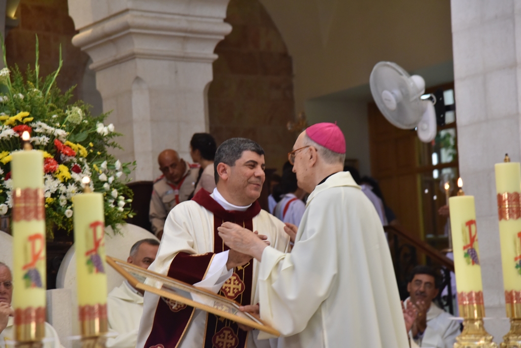 سلمان يمنح الاب فلتس مواطنة الشرف لمدينة بيت لحم في احتفال اليوبيل الفضي لرسامته الكهنوتية 