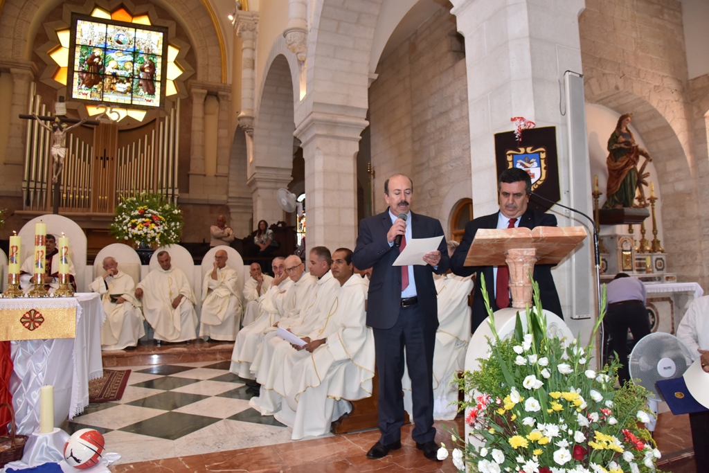 سلمان يمنح الاب فلتس مواطنة الشرف لمدينة بيت لحم في احتفال اليوبيل الفضي لرسامته الكهنوتية 