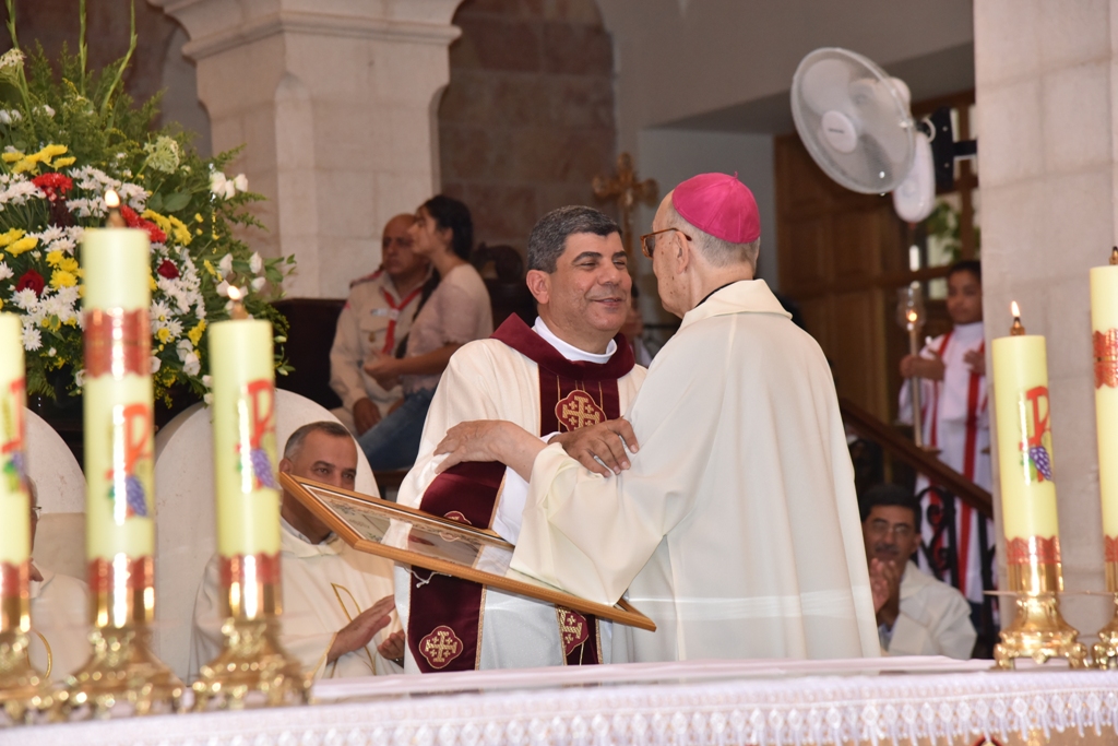 سلمان يمنح الاب فلتس مواطنة الشرف لمدينة بيت لحم في احتفال اليوبيل الفضي لرسامته الكهنوتية 