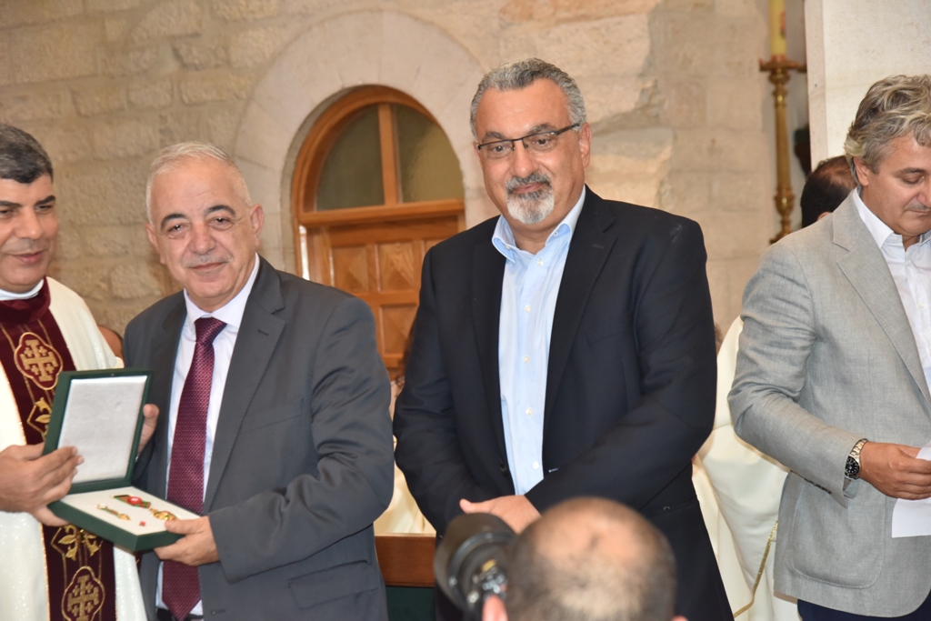 سلمان يمنح الاب فلتس مواطنة الشرف لمدينة بيت لحم في احتفال اليوبيل الفضي لرسامته الكهنوتية 