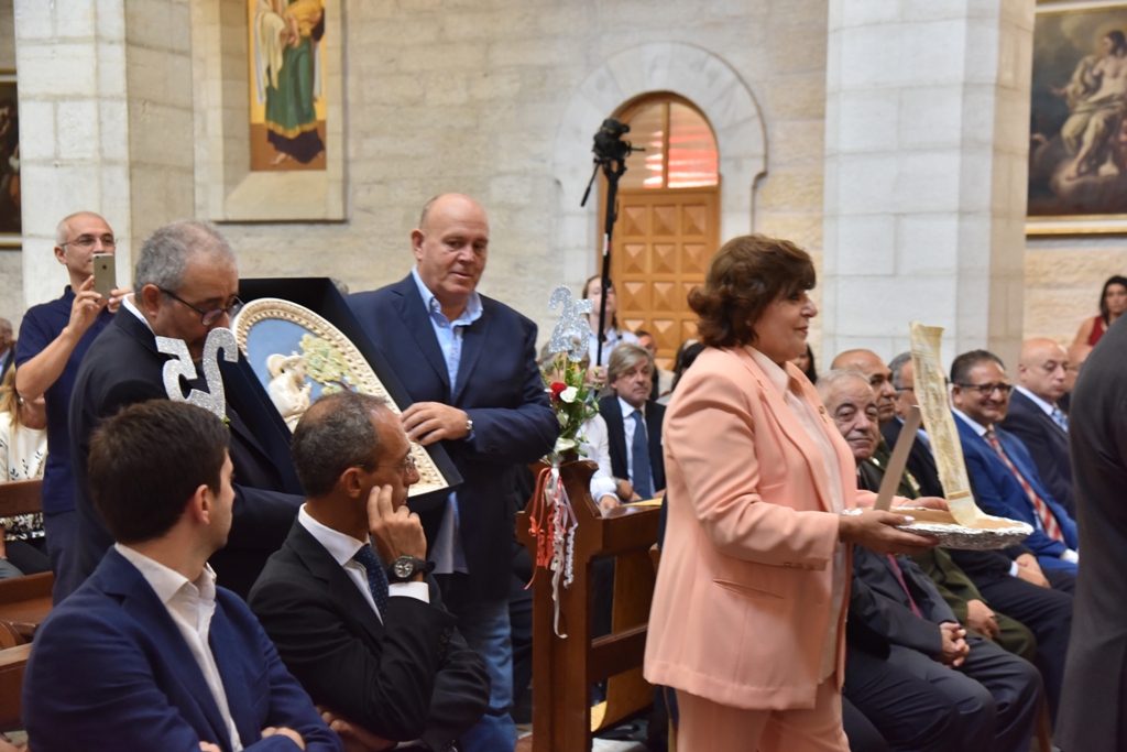 سلمان يمنح الاب فلتس مواطنة الشرف لمدينة بيت لحم في احتفال اليوبيل الفضي لرسامته الكهنوتية 