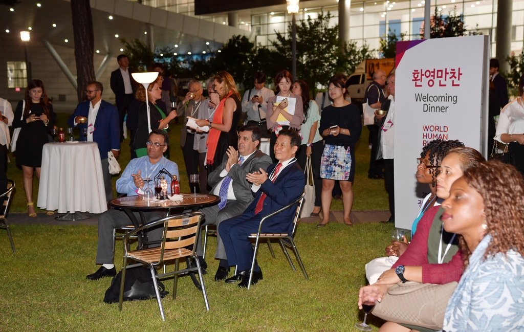 سلمان يشارك في المنتدى العالمي لمدن حقوق الإنسان في كوريا الجنوبية وينقل تحديات بيت لحم