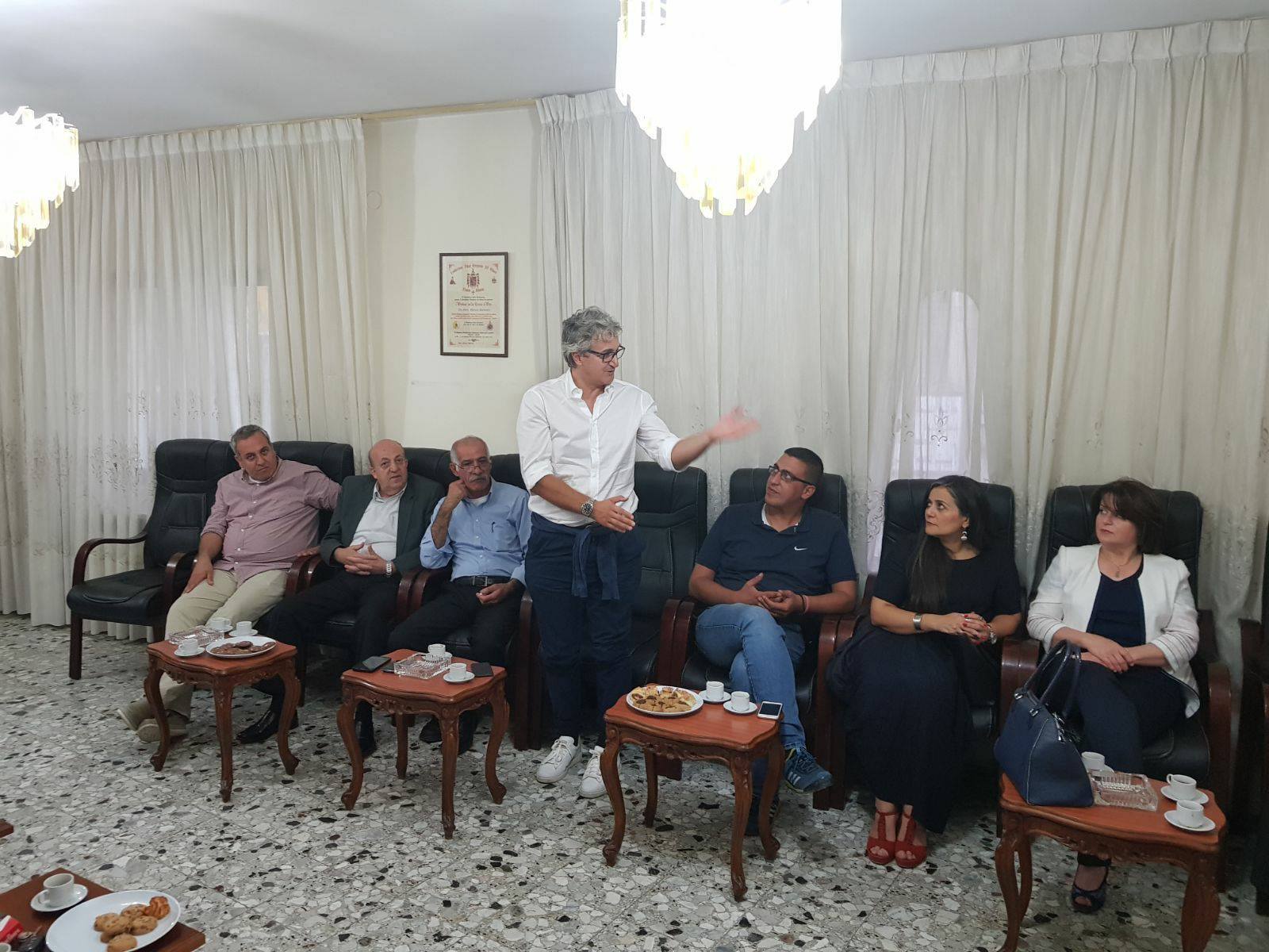 ثمن منحه شهادة مواطنة شرف مدينة بيت لحم رئيس وأعضاء مجلس بلدية بيت لحم يستقبلون مستشار حراسة الأراضة المقدسة 