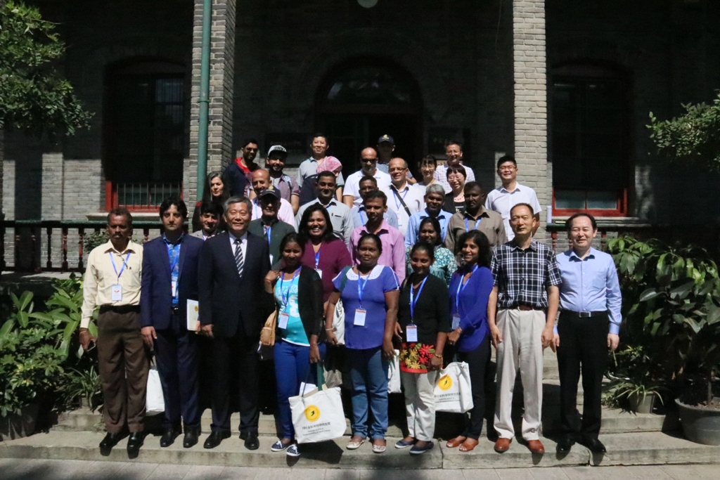 عضو مجلس بلدية بيت لحم شيرين موج تشارك في مؤتمر في الصين حول التعاون والحوكمة 