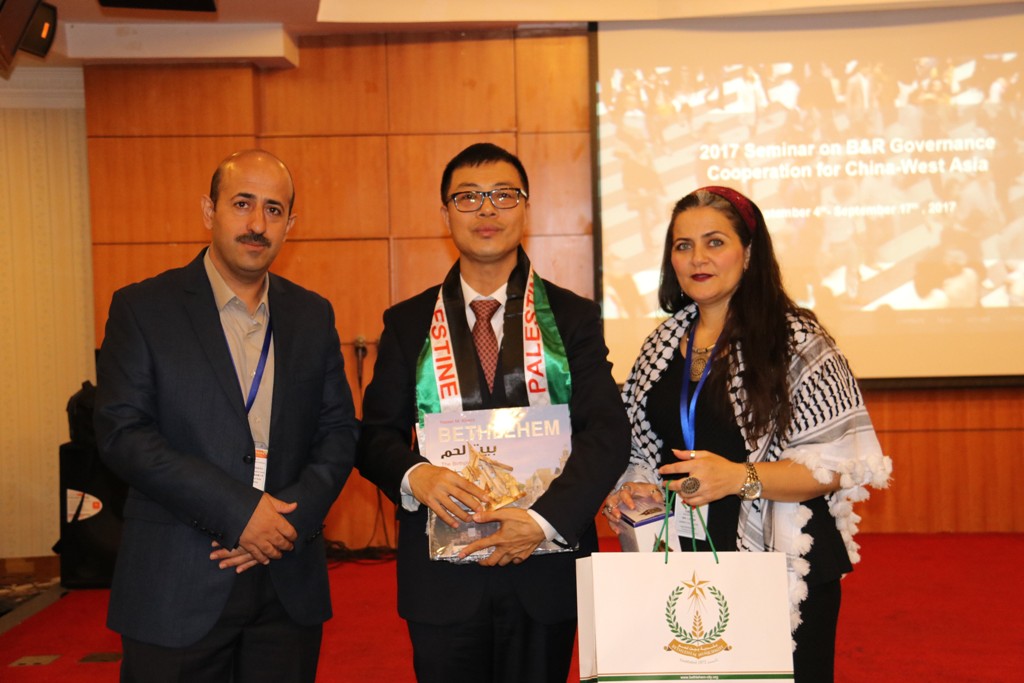 عضو مجلس بلدية بيت لحم شيرين موج تشارك في مؤتمر في الصين حول التعاون والحوكمة 