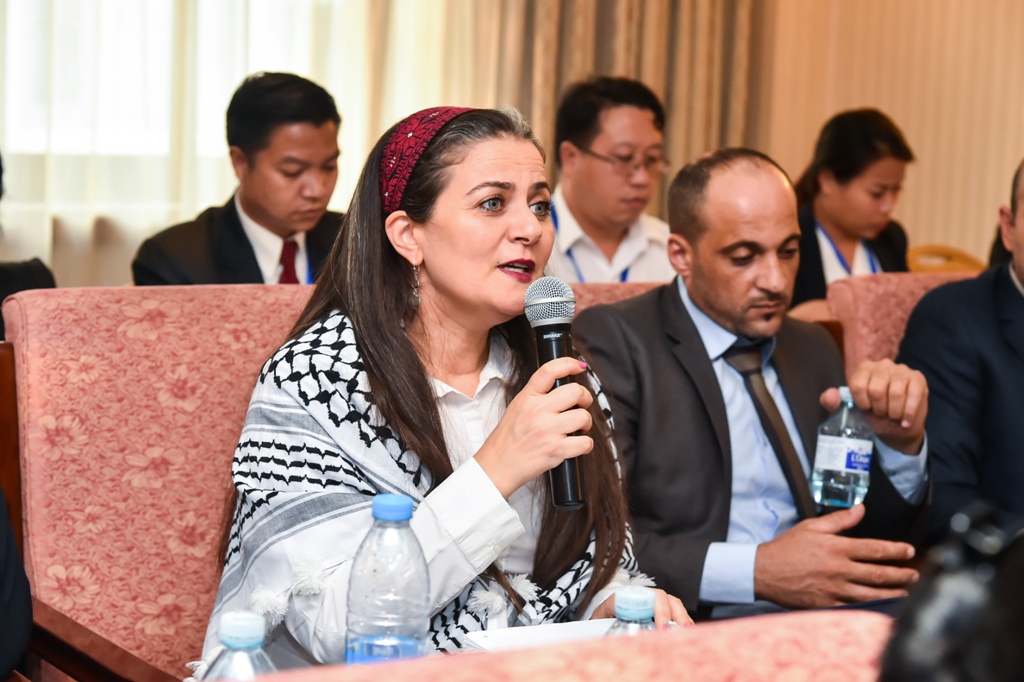 عضو مجلس بلدية بيت لحم شيرين موج تشارك في مؤتمر في الصين حول التعاون والحوكمة 