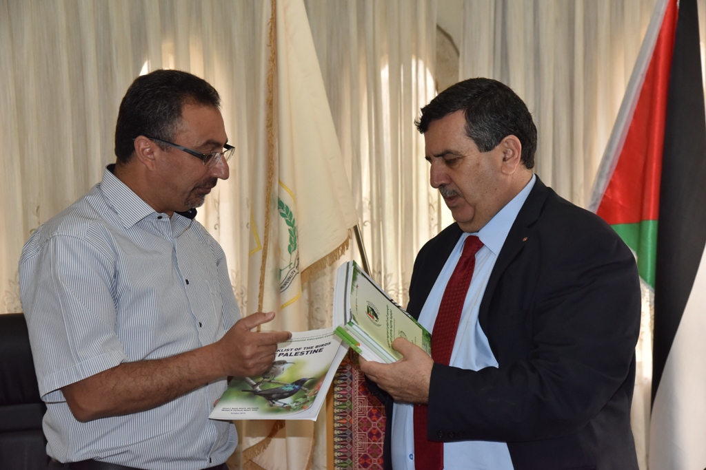 رئيس بلدية بيت لحم يستقبل المدير التنفيذي لمركز التعليم البيئي ويبحثان سبل التعاون المشترك في مبادرة بيت لحم نظيفة وخضراء