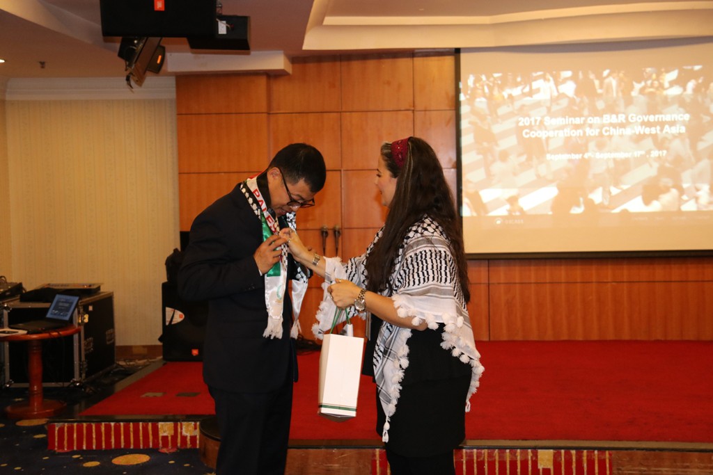 عضو مجلس بلدية بيت لحم شيرين موج تشارك في مؤتمر في الصين حول التعاون والحوكمة 