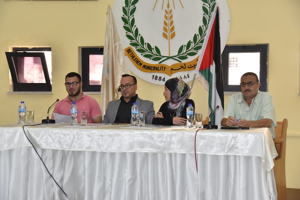 جلسة استماع في بلدية بيت لحم للاطلاع على مخطط البلدية بخصوص اعتماد المعايير الواجب مراعاتها لموائمة الشوارع مع احتياجات الاشخاص ذوي الاعاقة 